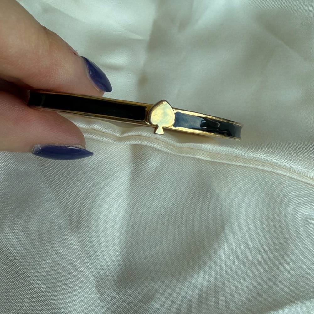 Kate Spade Black and Gold Heart Bangle